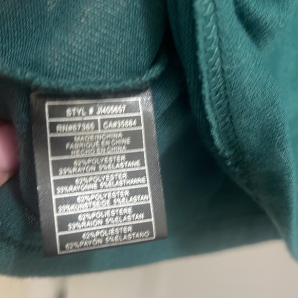 NWOT- green long sleeve top sz medium - Picture 5 of 5